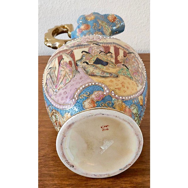 Vintage Satsuma Vase Pitcher With Gold Handle – 20th Century Chinoiserie, Hand-Painted For Sale In Naples, FL - Image 6 of 17