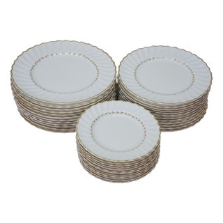 Mid 20th Century English Royal Doulton Adrian H4816 Bread Salad Dinner Service Plates - 36pcs For Sale