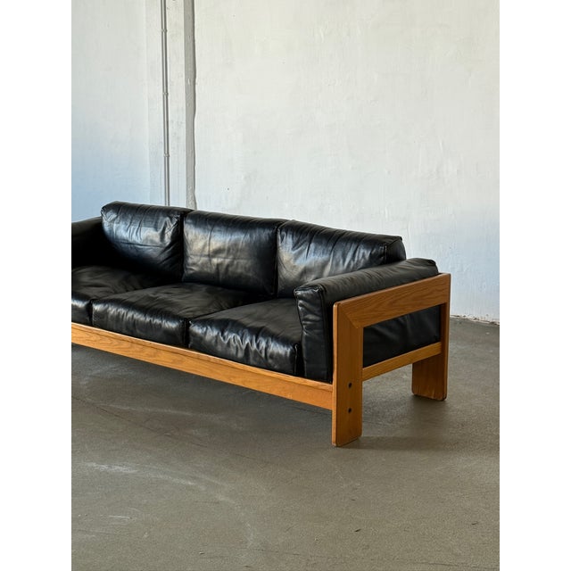 This exceptional Bastiano sofa, designed by Tobia Scarpa for Gavina in the 1960s (later produced by Knoll), is a true icon...