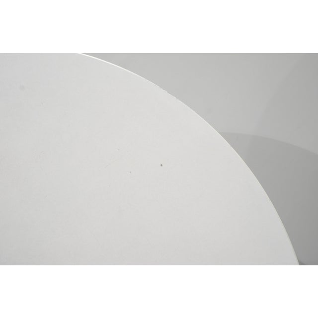 Wood Tulip Coffee Table with Round Top in White Laminate by Eero Saarinen for Knoll International, 1958 For Sale - Image 7 of 14