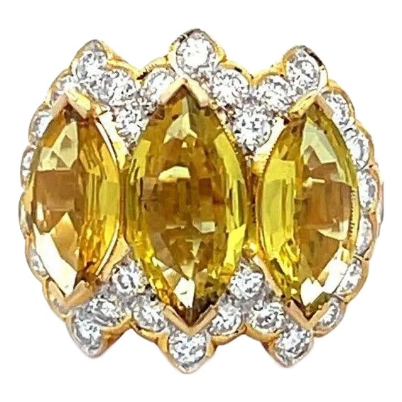Lovely Yellow Sapphire & Diamond 18k Yellow Gold Cocktail Ring For Sale
