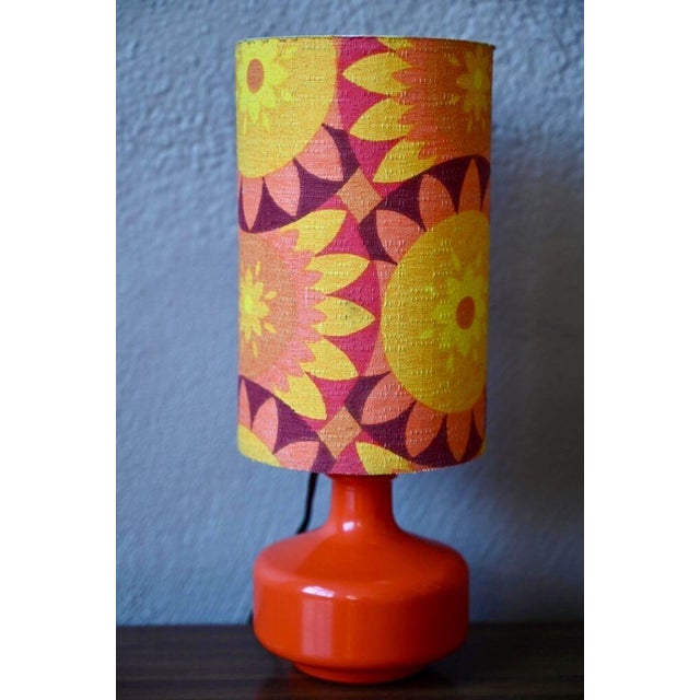 Here's a lovely vintage lamp with a bell-bottom and flower power vibe. Very inventive with its large orange flowers and...