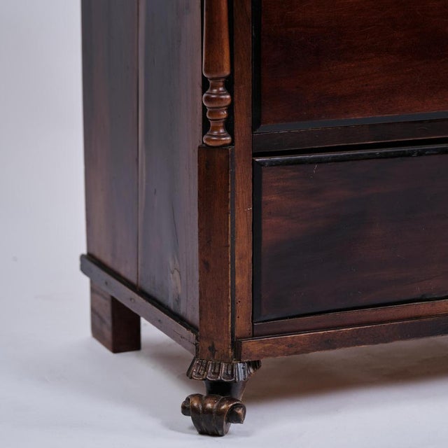 Antique mahogany chest of drawers from the 1840s. With lion feet and curved top. H: 85 cm, w: 90 cm, d: 43 cm. Classic...