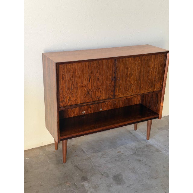 Vintage Danish Rosewood Cabinet / Media Console – Mid-Century Scandinavian Storage Bookcase For Sale - Image 4 of 8