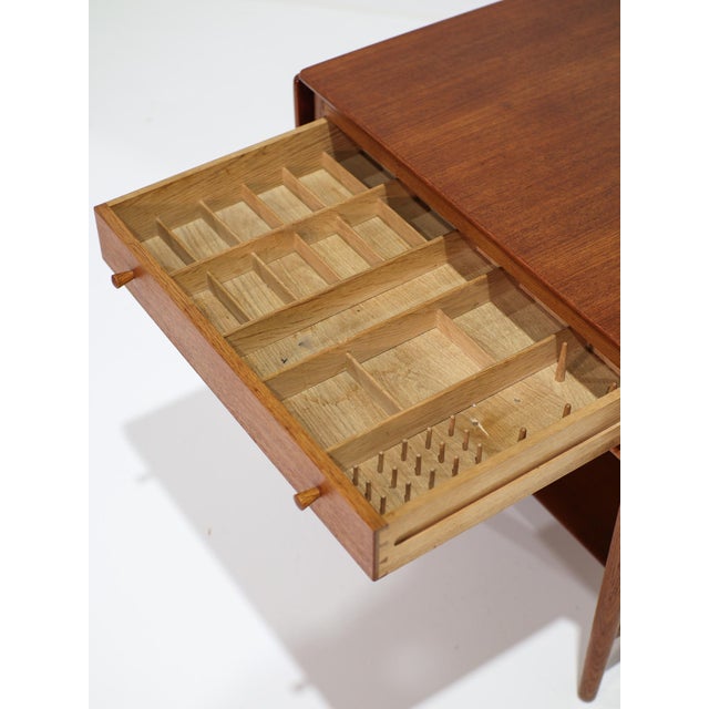 1950s AT33 Sewing Table in Oak and Teak by Hans J. Wegner for Andreas Tuck, Denmark, 1950s For Sale - Image 5 of 13