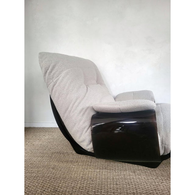 Mid-Century Modern Set of Marsala Armchair and Ottoman by Michel Ducaroy for Ligne Roset, 1980s For Sale - Image 3 of 9