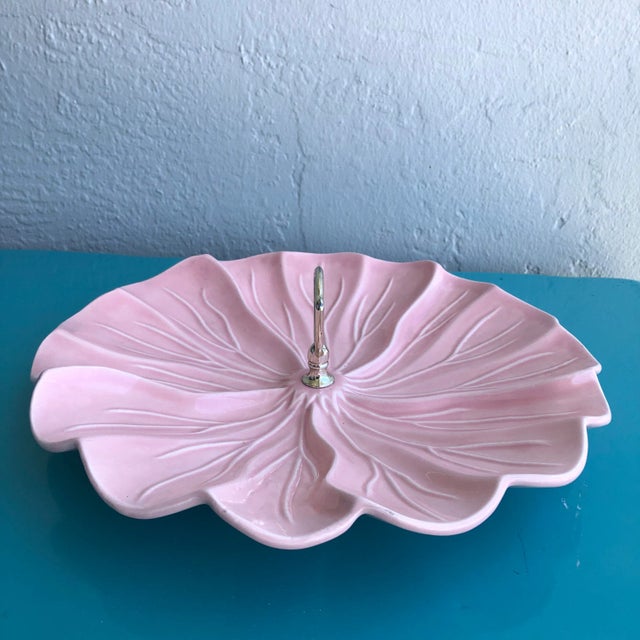 1950s Vintage Pottery Pink Cabbage Tray Serving Dish With Handle | Art Deco Serving Tray | Holiday Tabletop For Sale - Image 5 of 8