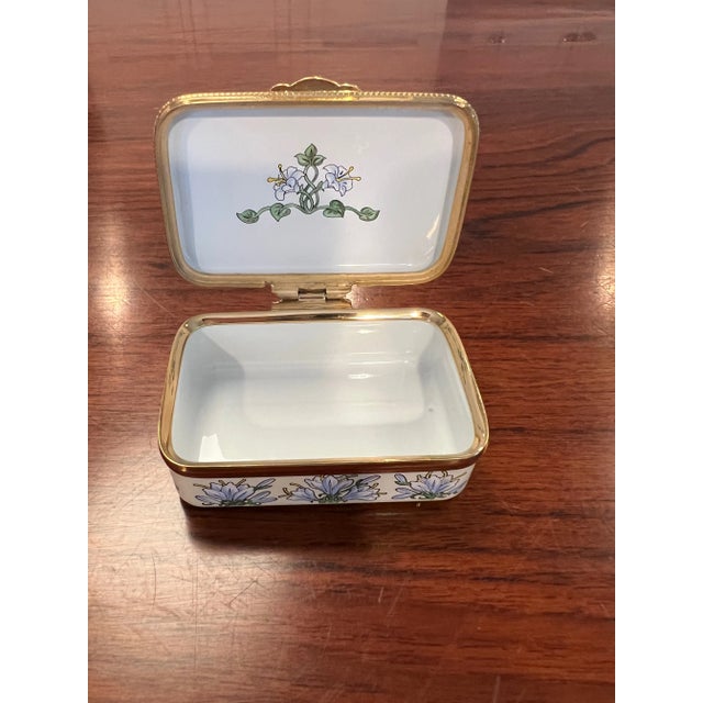 1980s Crummels & Co Enamel Box, Lily Flower Design, English For Sale - Image 4 of 6