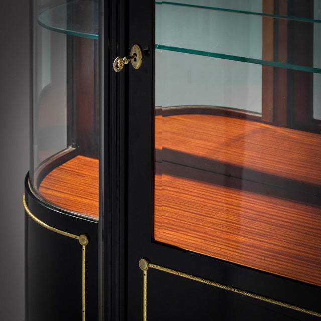 French Louis XVI Style Ebonized Curved Glass Vitrine Display Cabinet, Circa 1900 For Sale - Image 9 of 9