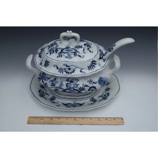 Beautiful Blue Danube tureen set, including the tureen, lid, matching ladle, and underplate. Featuring the iconic Blue...