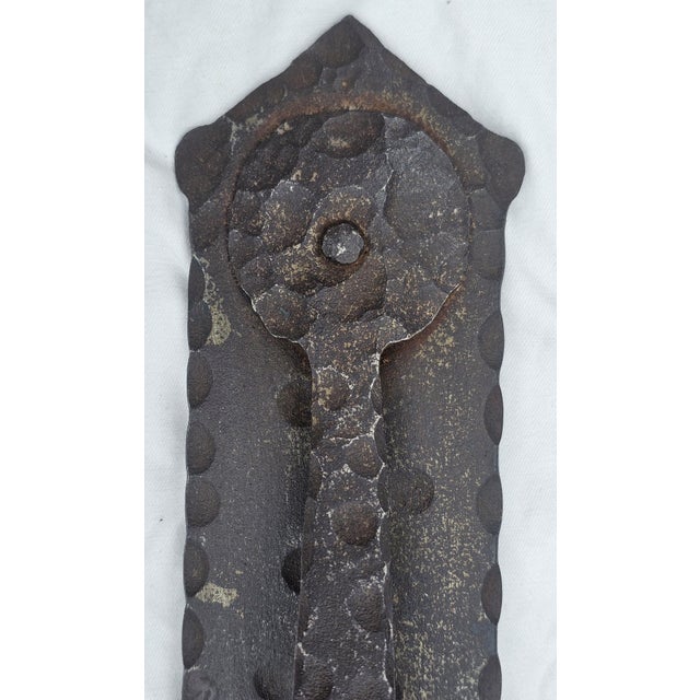 Antique 1910s Hand-Forged Wrought Iron Door Pull 24" Twist Grip W/ Keyhole For Sale - Image 9 of 18