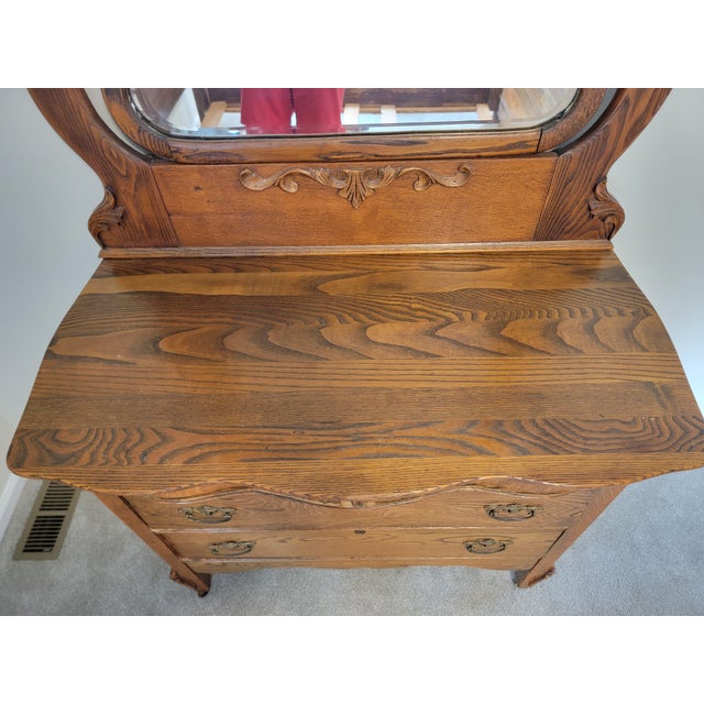 Antique Quarter-Sawn Tiger Oak Dresser With Original Beveled Mirror, C. 1900–1915 For Sale - Image 4 of 18