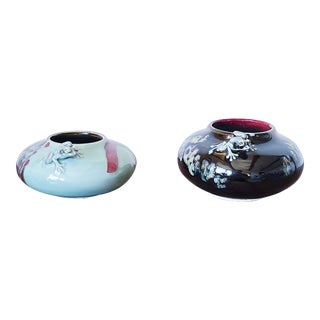 Mid-Century Antique Style Frog Bowls in Red, Green and Black by John Wax and Chris Bing (Signed "Wax and Bing"), a Pair For Sale