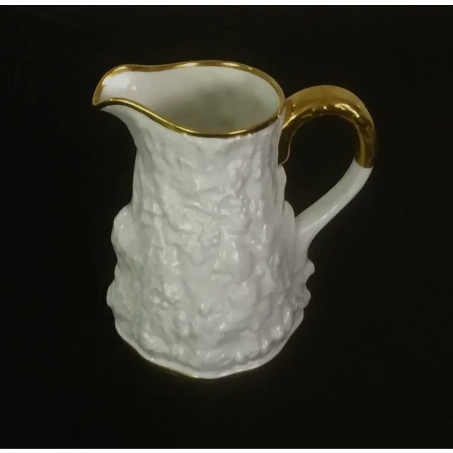 Made in England of fine bone China -with 22 karat Vgold trim -by Royal Stafford-Old English Oak is one of their most...