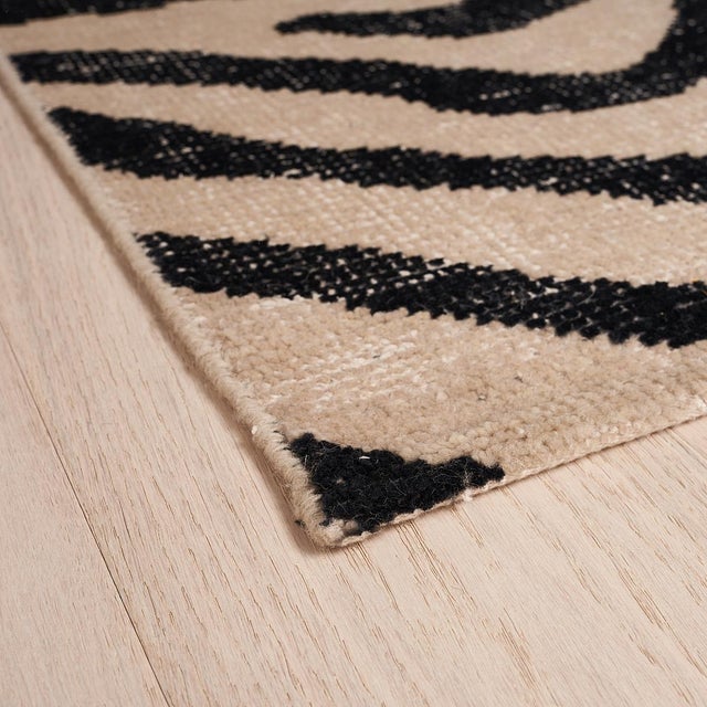 Abstract Schumacher Zebre 10' x 14' Hand-Knotted Rug in Ivory/ Black For Sale - Image 3 of 5