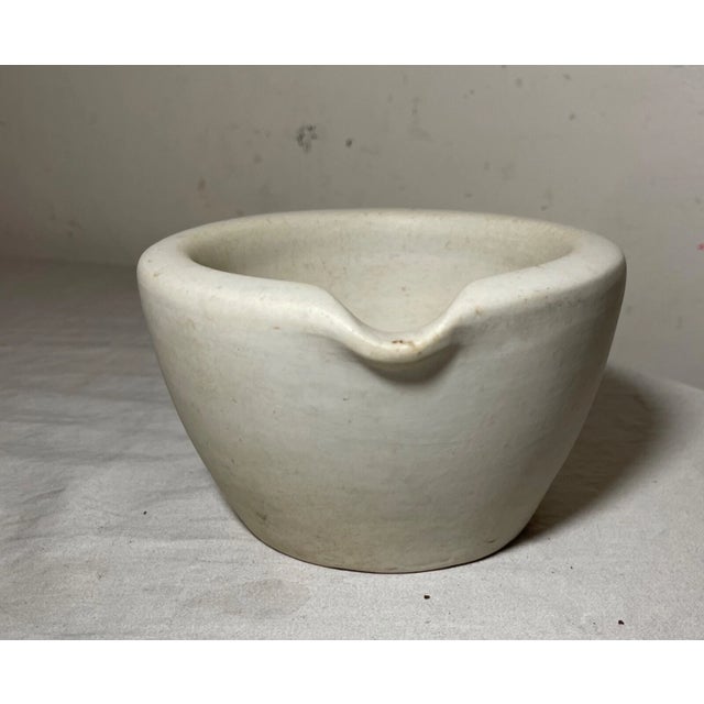 Share Rare Antique Porcelain Apothecary Standard Acid Resisting Usa Mortar and Pestle For Sale In New York - Image 6 of 11