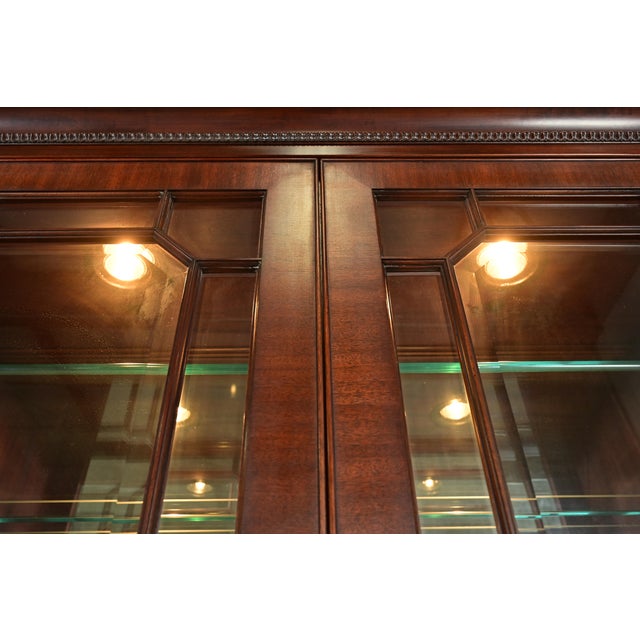Henkel Harris Georgian Carved Flame Mahogany Lighted Breakfront Bookcase Cabinet For Sale - Image 11 of 17