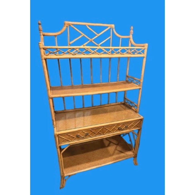 1980s Brighton Pavilion Chinese Chippendale Style Bamboo Caned Étagère/Display For Sale In Miami - Image 6 of 9
