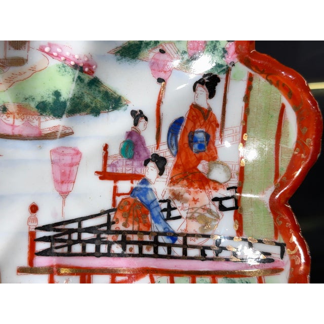 Antique Japanese Kutani Porcelain Scalloped Bowl With Figural Garden Scene, Meiji Period For Sale In Providence - Image 6 of 7