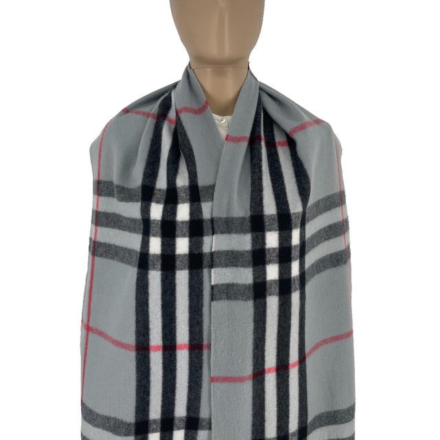 Early 21st Century Burberry Grey Plaid 100% Cashmere Scarf For Sale - Image 5 of 9