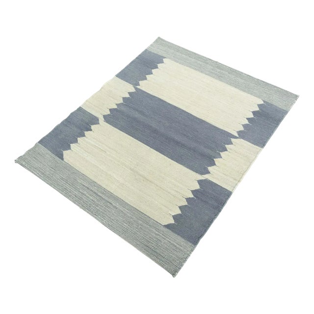 Handwoven Kilim Rug in Wool For Sale