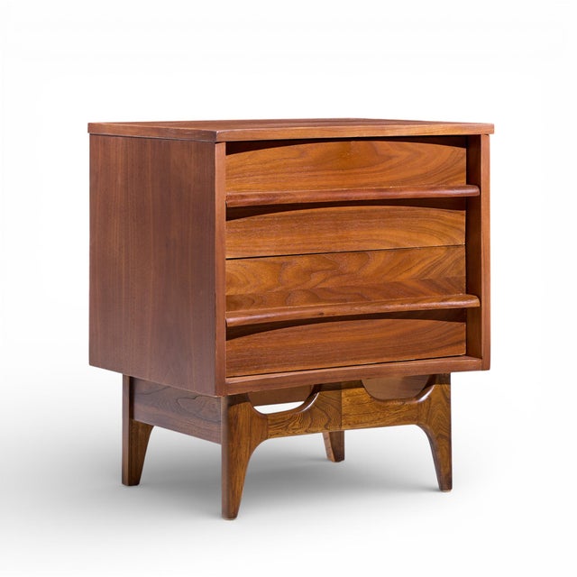 Mid 20th Century Young Manufacturing Mid Century Curved Walnut Nightstands - Pair For Sale In Chicago - Image 6 of 11