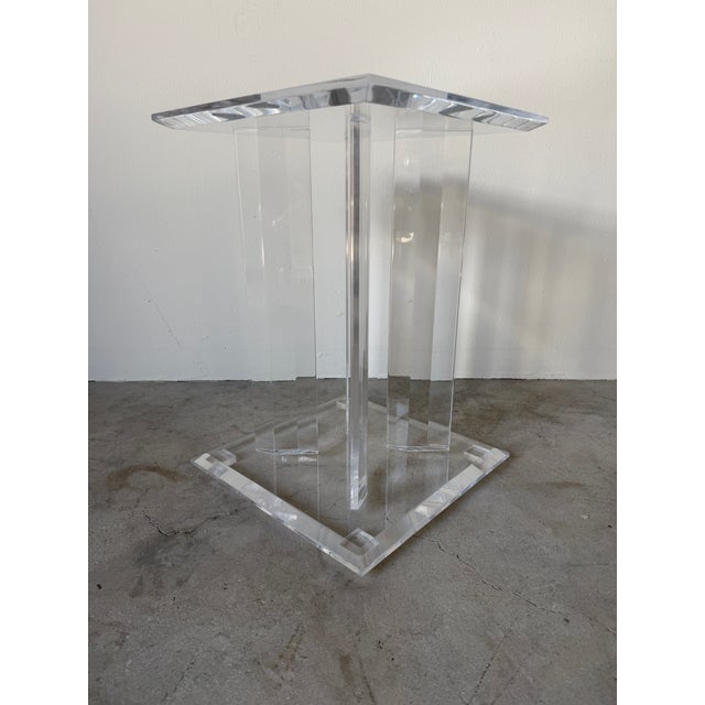 Transparent 1980s Vintage Postmodern Design Sculptural Clear Lucite Side Table / Pedestal For Sale - Image 8 of 12