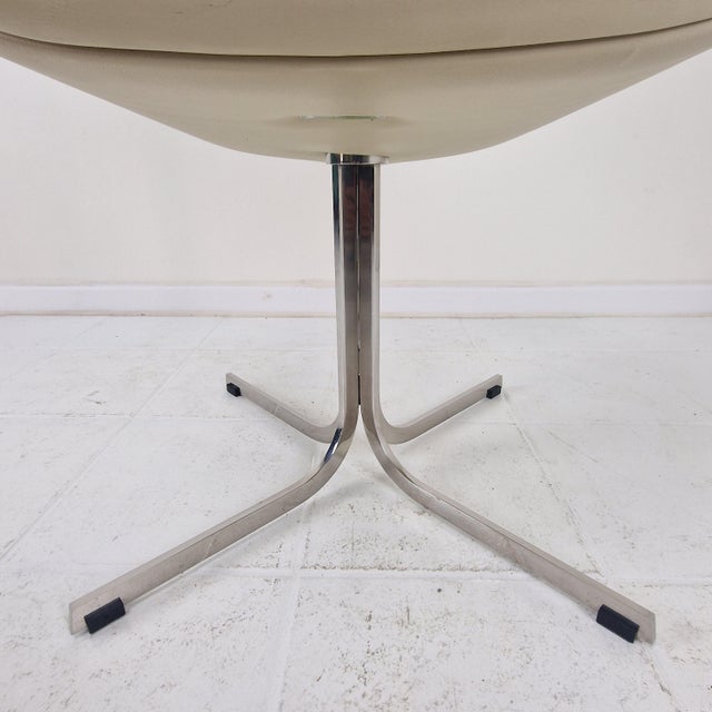 Mid-Century Modern Ivory Leather Little Tulip Chairs by Pierre Paulin for Artifort For Sale - Image 9 of 12