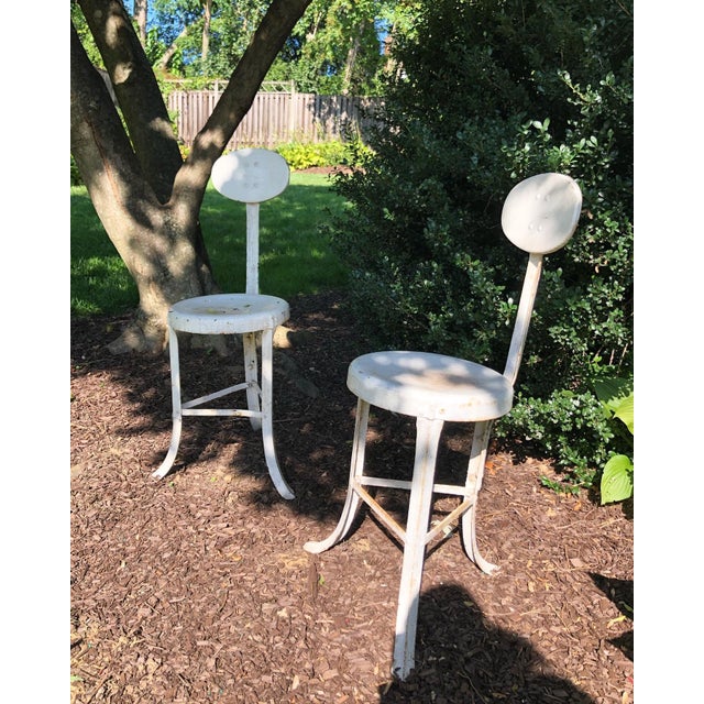 Designers love a weird chair! Both elegant and capricious, these outdoor chairs with their anthropomorphic shape bring a...
