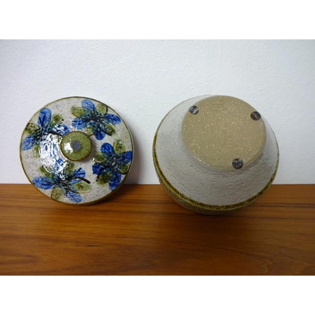 Beige Danish Studio Ceramic Bowl with Lid by Noomi Backhausen for Soholm Stentoj, 1960s For Sale - Image 8 of 17