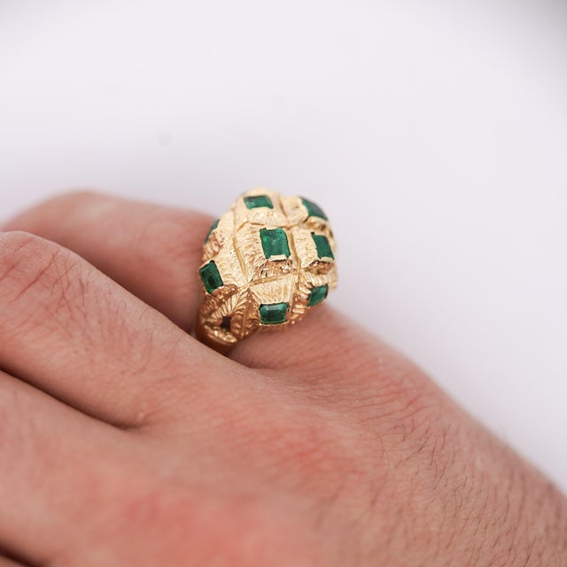 Vintage 3.20 Carat Emerald Bombe Dome Sputnik 18k Gold Statement Ring, Size 7.5 For Sale In Miami - Image 6 of 8
