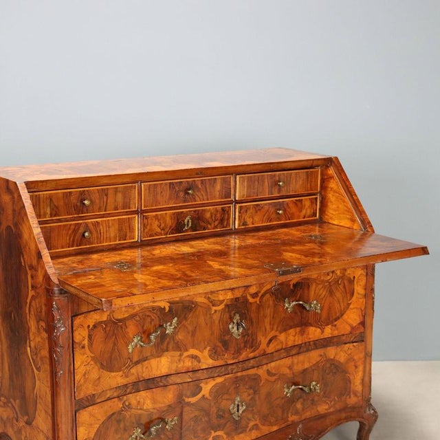 18th Century Walnut and Walnut Burl Bureau For Sale - Image 3 of 16