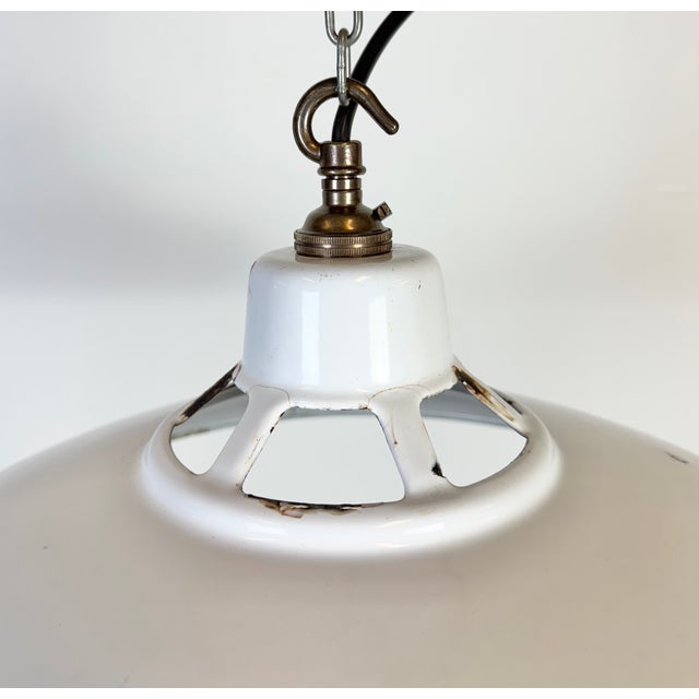 Mid-Century Modern Industrial White Enamel Factory Pendant Lamp, 1960s For Sale - Image 3 of 18