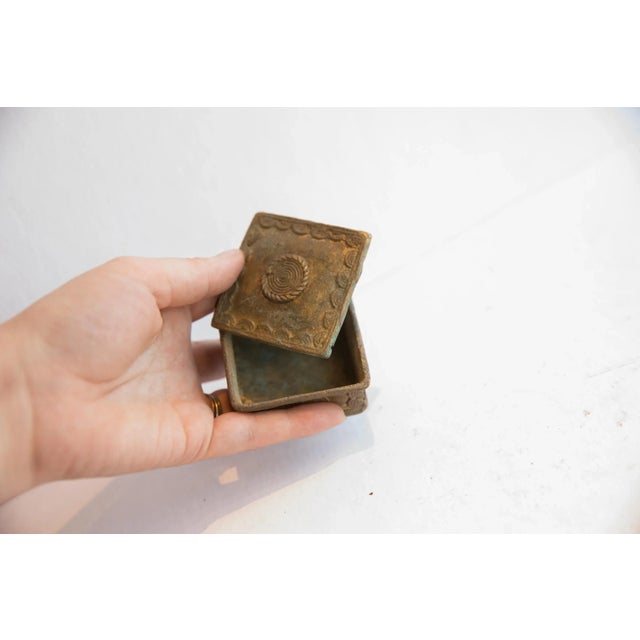 Mid 20th Century Vintage African Square Box With Circular Design For Sale - Image 5 of 6