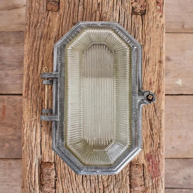 industrial wardle prismalux bulkhead wall light – a original british industrial prismatic bulkhead light by ‘wardle’....