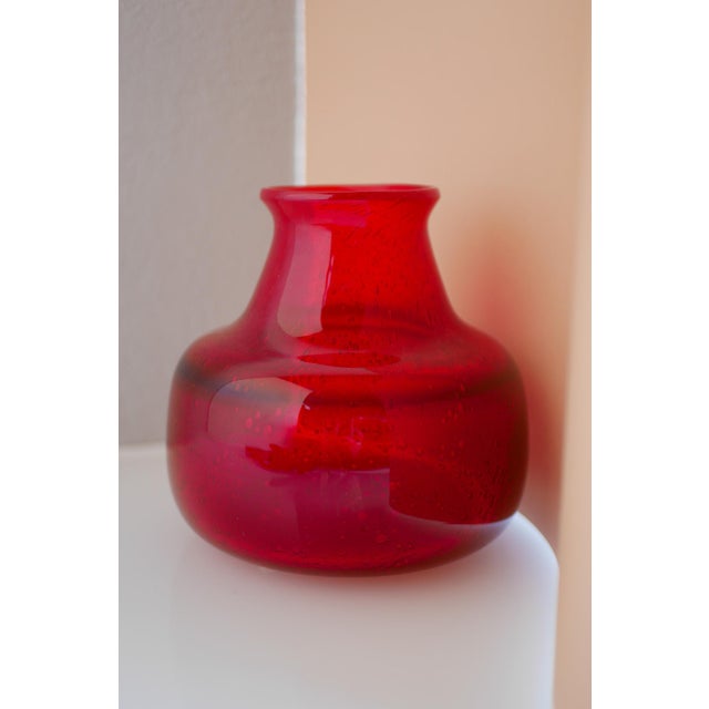 Red Glass Vase by Erik Höglund for Bodafors, 1960s For Sale - Image 10 of 12