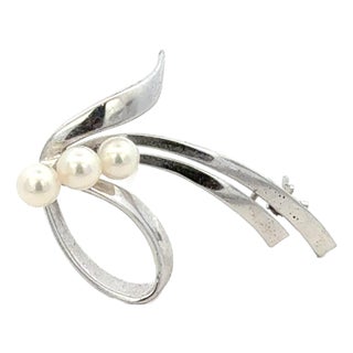 1990s Mikimoto Akoya Pearl Brooch 5.45 Mm Sterling Silver Estate For Sale