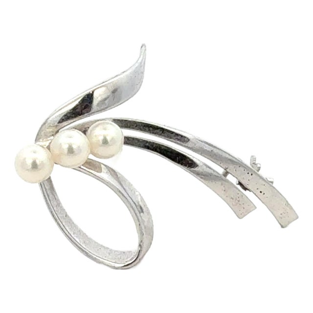 1990s Mikimoto Akoya Pearl Brooch 5.45 Mm Sterling Silver Estate For Sale
