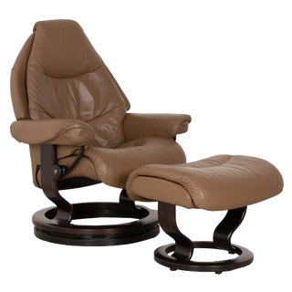 Set of Voyager Lounge Chair and Stool in Taupe Leather from Stressless For Sale