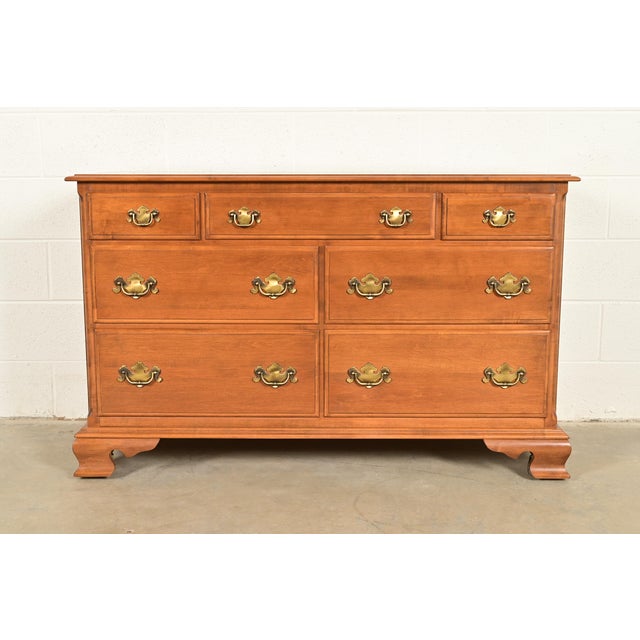 Ethan Allen American Colonial Solid Maple Seven-Drawer Dresser, Circa 1970s For Sale - Image 12 of 12