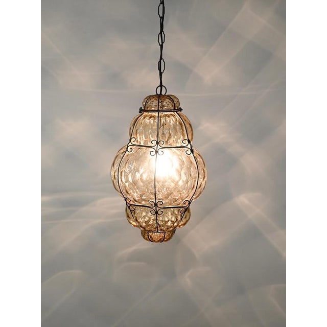 1940s Large Mouth-Blown Murano Amber Glass and Iron Lantern Pendant Light from Seguso, Italy, 1940 For Sale - Image 5 of 18