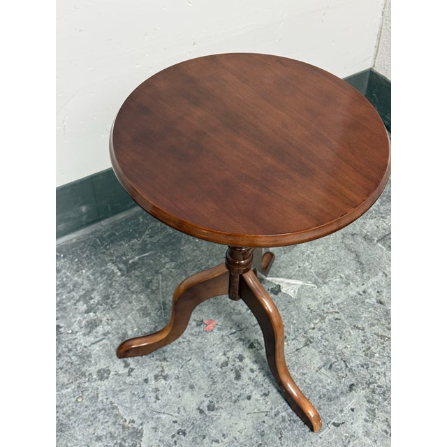 Late 20th Century Bombay Company Round Tripod Pedestal Accent Table For Sale - Image 5 of 12