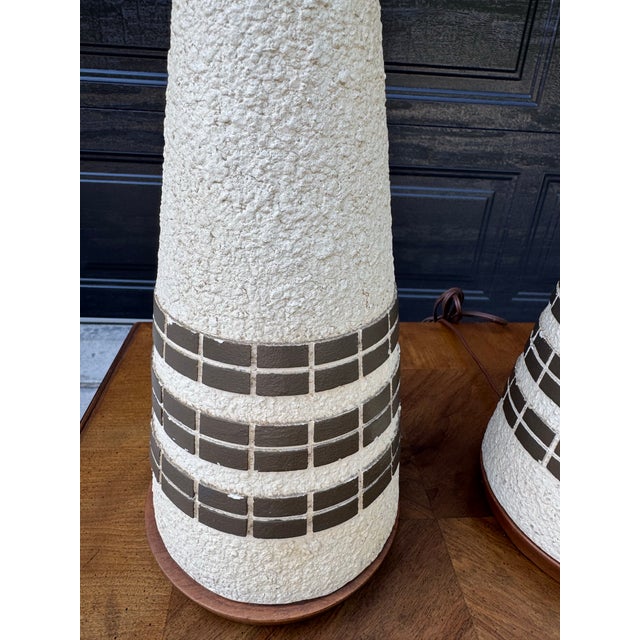 1960s Mid-Century Modern Textured Cone Lamps by Plasto Mfg. Co. - A Pair For Sale - Image 10 of 12
