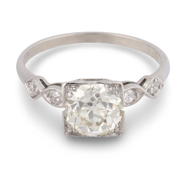 Art Deco 1930s Art Deco 1.65 Carat Old European Cut Diamond Platinum Engagement Ring, Size 7.25 For Sale - Image 3 of 6