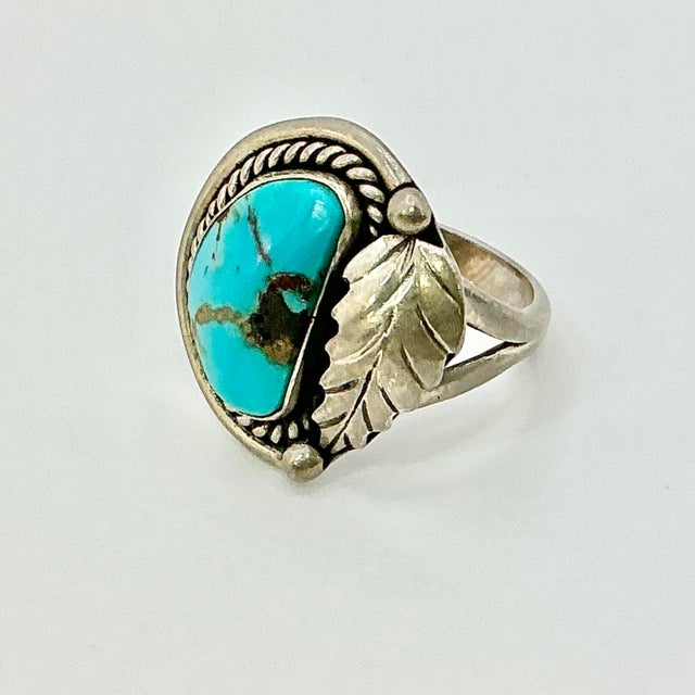 Ralph Lauren 1970s Vintage Southwestern Navajo Boho Chic Sterling Leaf & Turquoise Ring, Size 7.25. For Sale - Image 4 of 10
