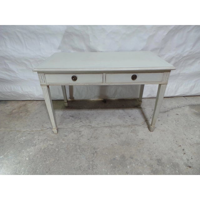 This is a 2 drawer Swedish Gustavian writing Desk.