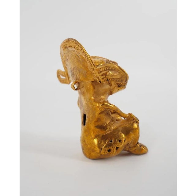 Colombian Taïrona Tumbaga Statuette of Shaman Sitting For Sale - Image 5 of 9