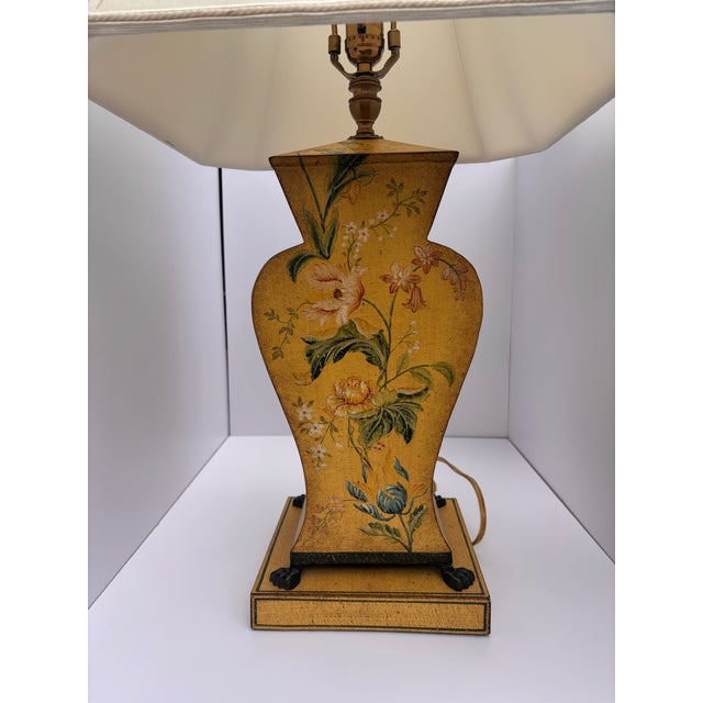 1980s Chinoiserie Bradburn Gallery Hand-Painted Faux Bois Metal Table Lamp With Original Labeled Shade For Sale - Image 9 of 12