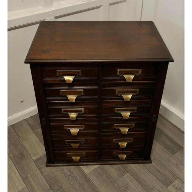 Barristers Wellington Filing Cabinet attributed to Shannon, 1900s For Sale - Image 4 of 15