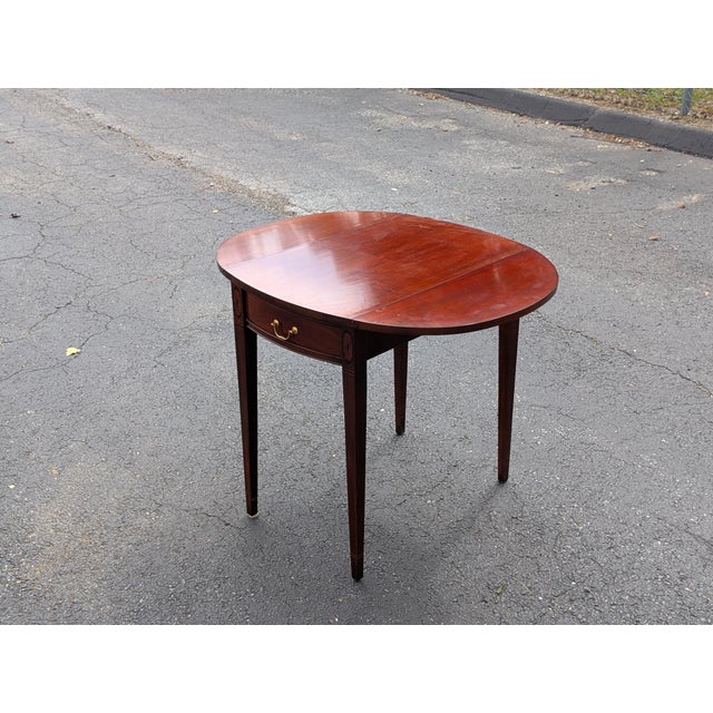 Vintage Hickory Chair Company Federal Style Mahogany Pembroke Drop Leaf Table For Sale - Image 4 of 13
